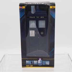 NIB Doctor Who Tardis Night Light Unisex 6.5" Blue Plug-In On/Off Switch BBC RT
